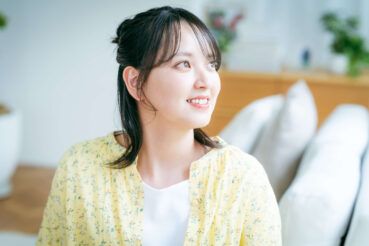 若い女性の横顔