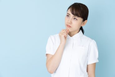 AdobeStock_229661227 疑問を抱いている女性
