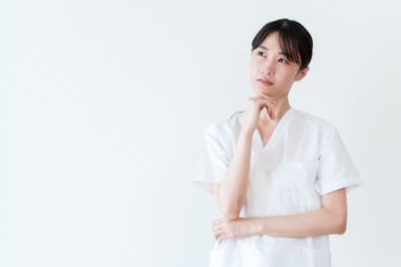 AdobeStock_503369209 悩む女性