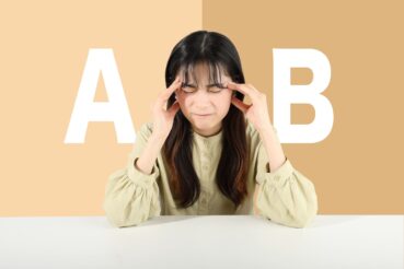 選択に迷っている若い女性